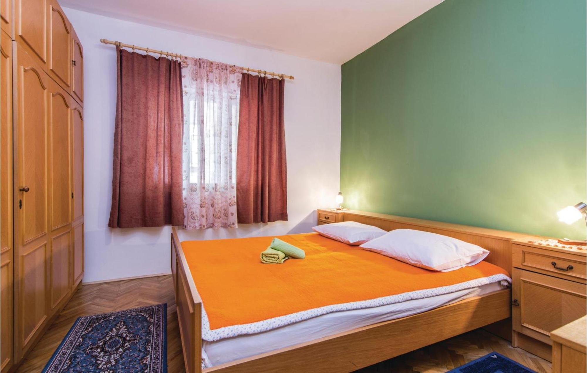 4 Bedroom Awesome Apartment In Starigrad Exterior photo
