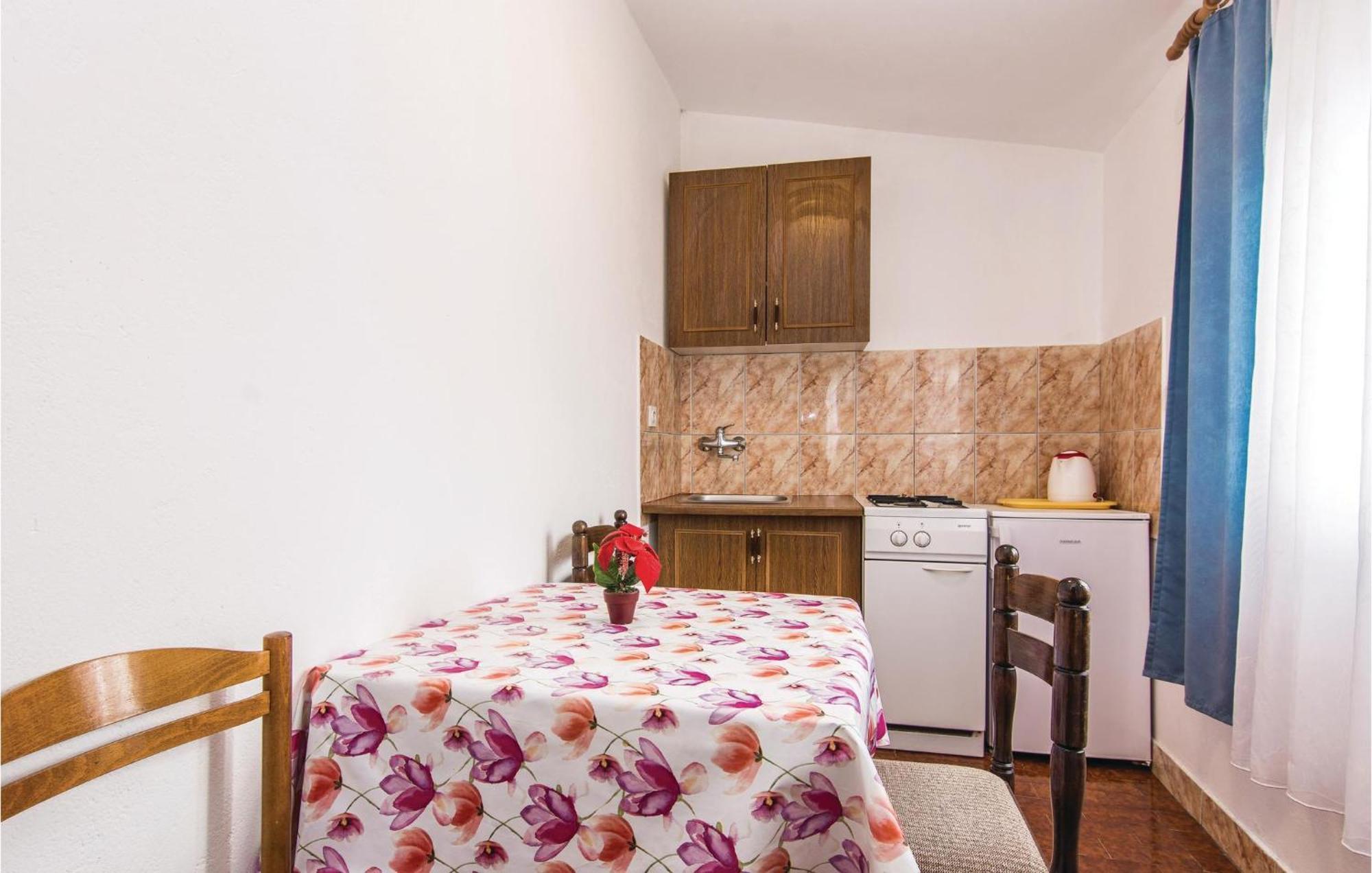 4 Bedroom Awesome Apartment In Starigrad Exterior photo