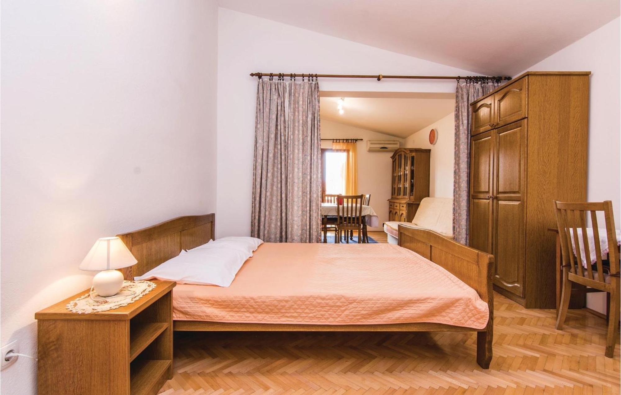 4 Bedroom Awesome Apartment In Starigrad Exterior photo