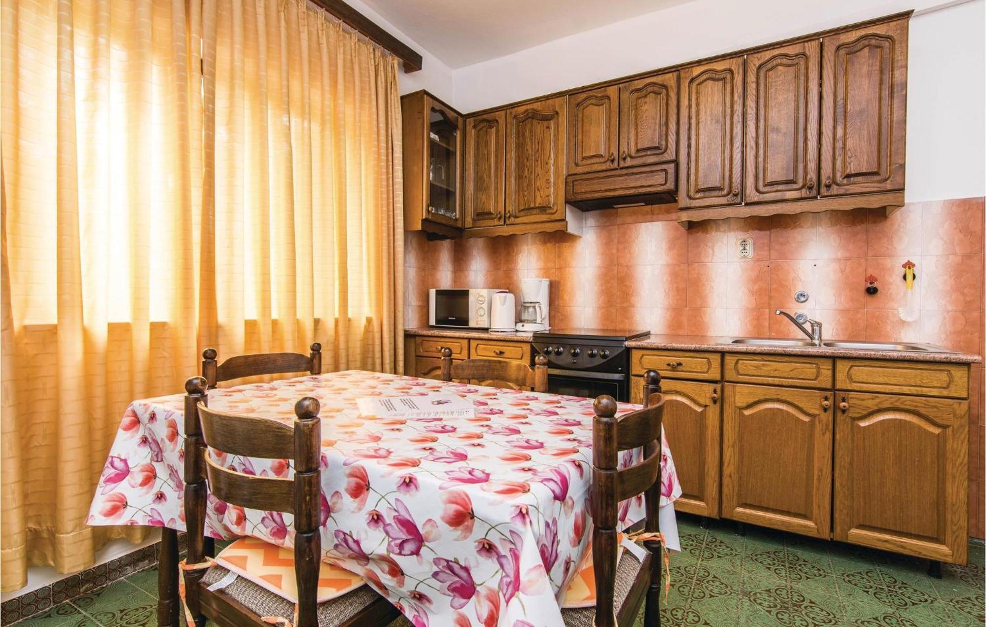 4 Bedroom Awesome Apartment In Starigrad Exterior photo
