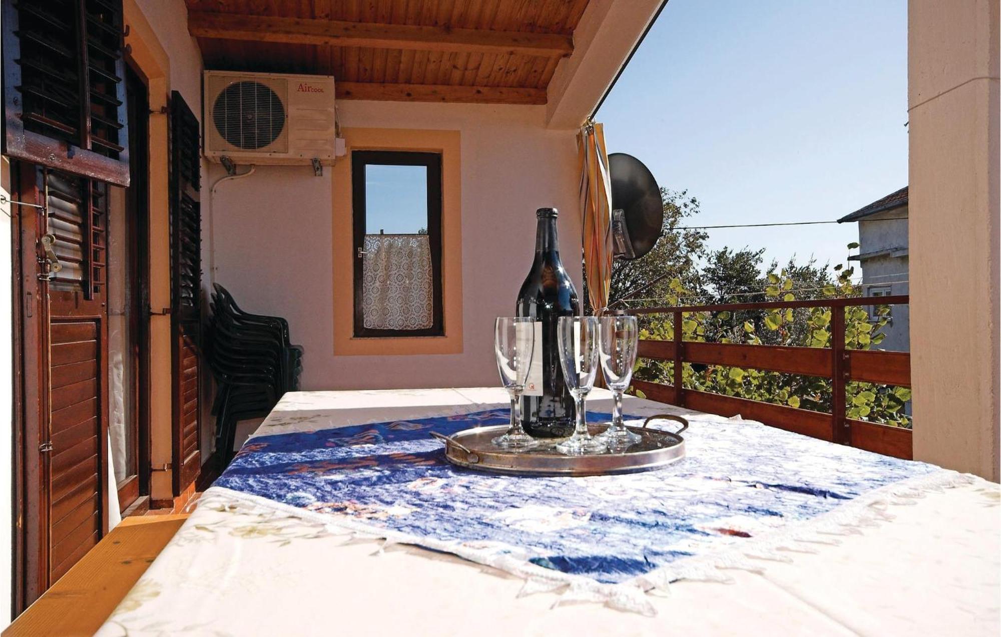 4 Bedroom Awesome Apartment In Starigrad Exterior photo