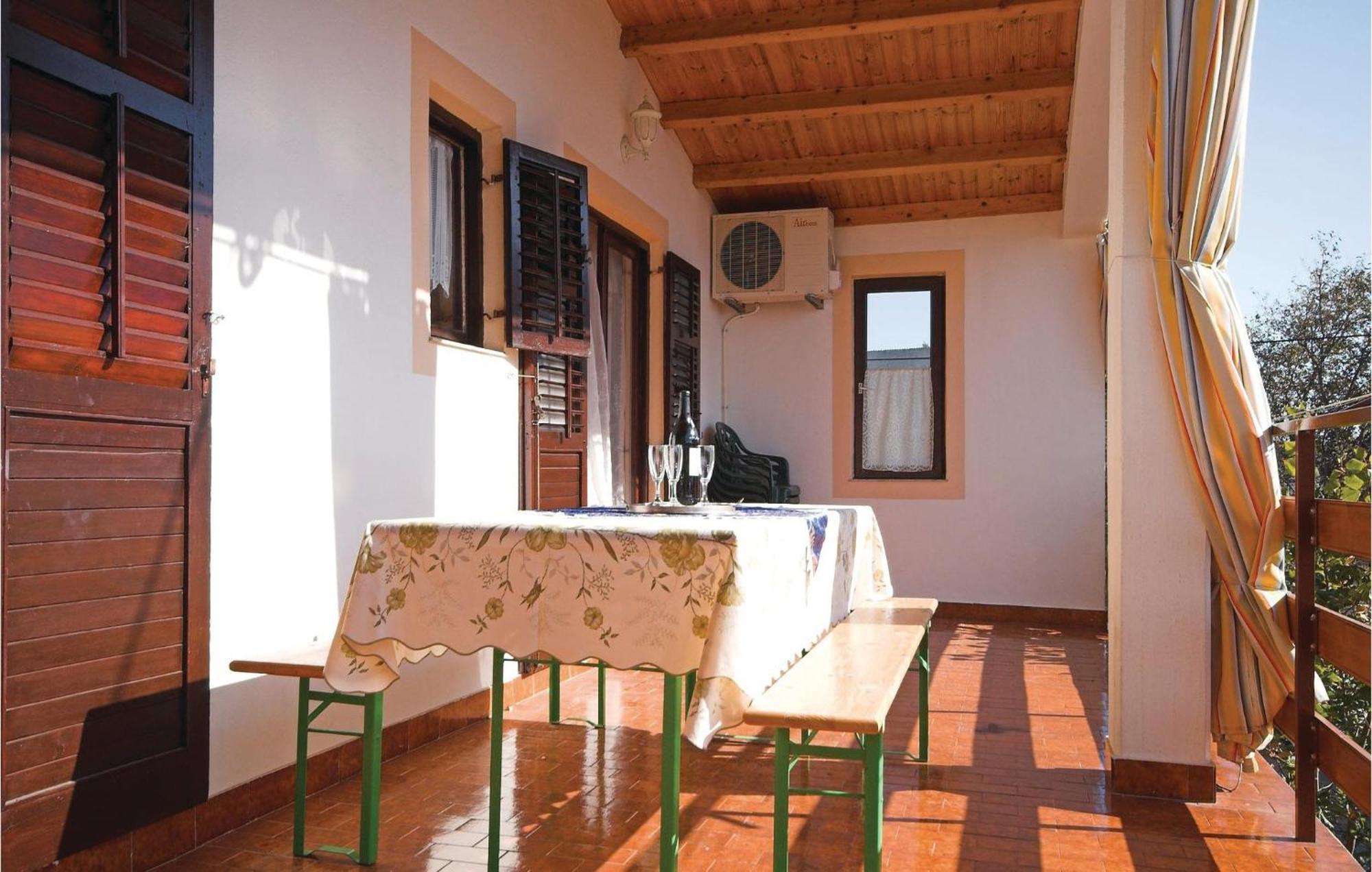 4 Bedroom Awesome Apartment In Starigrad Exterior photo